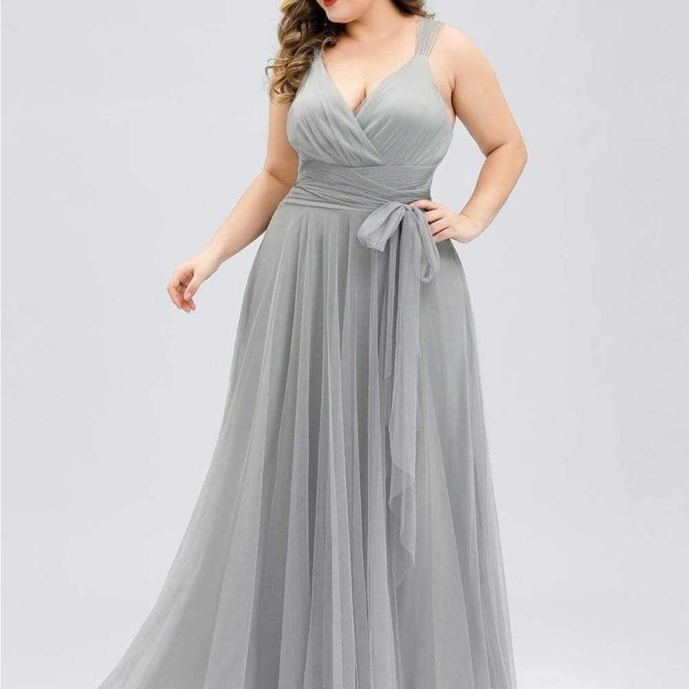 Elegant V-Neck Tulle Gray Evening Gown
